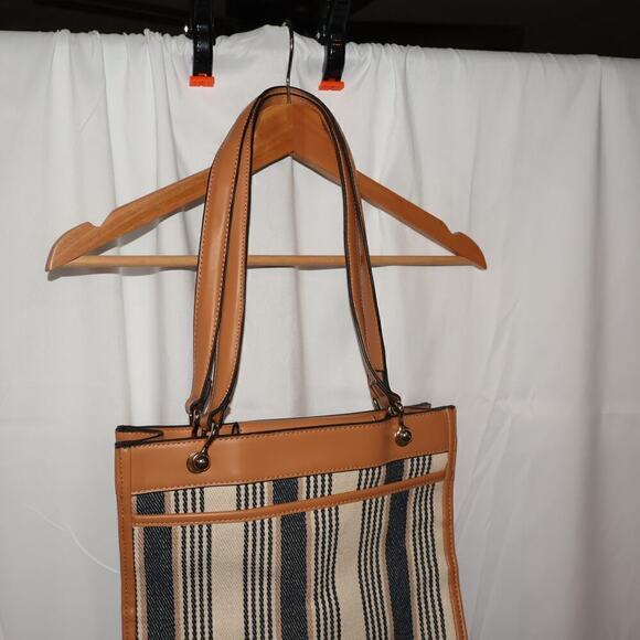 NWOT Jones New York Signature Bag Tan Blue White Stripe, Outside pocket - Picture 3 of 14